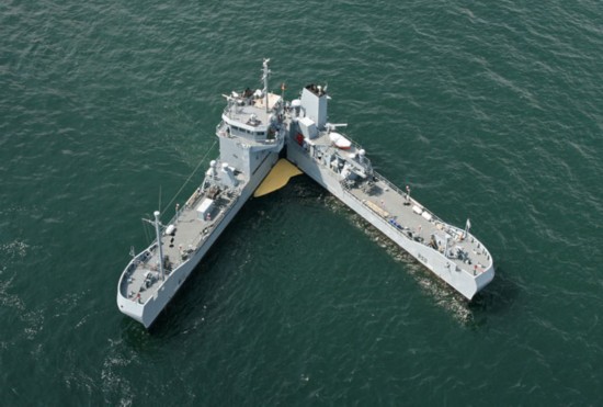 德軍神奇吸油船造型如“剪刀” 德軍神奇吸油船造型如“剪刀”