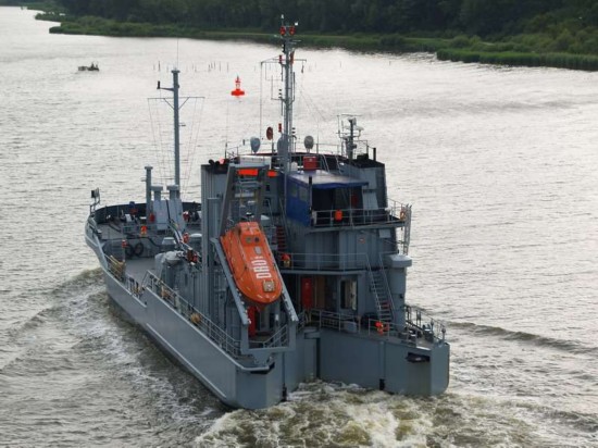 德軍神奇吸油船造型如“剪刀” 德軍神奇吸油船造型如“剪刀”