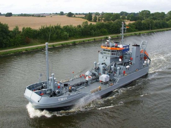 德軍神奇吸油船造型如“剪刀” 德軍神奇吸油船造型如“剪刀”