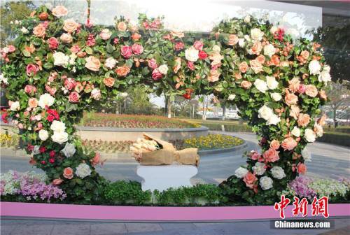 寧波“最浪漫”公交車站亮相街頭 寧波“最浪漫”公交車站亮相街頭