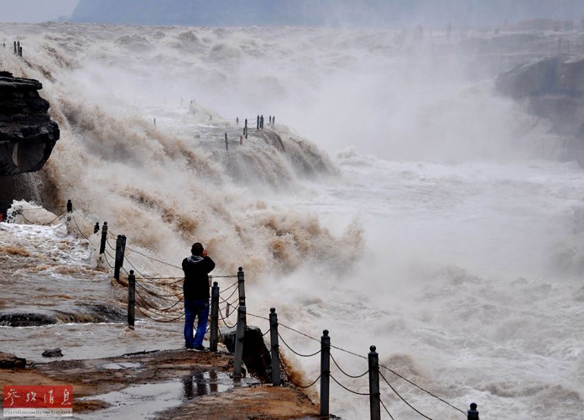 壺口瀑布迎“桃花汛” 壺口瀑布迎“桃花汛”