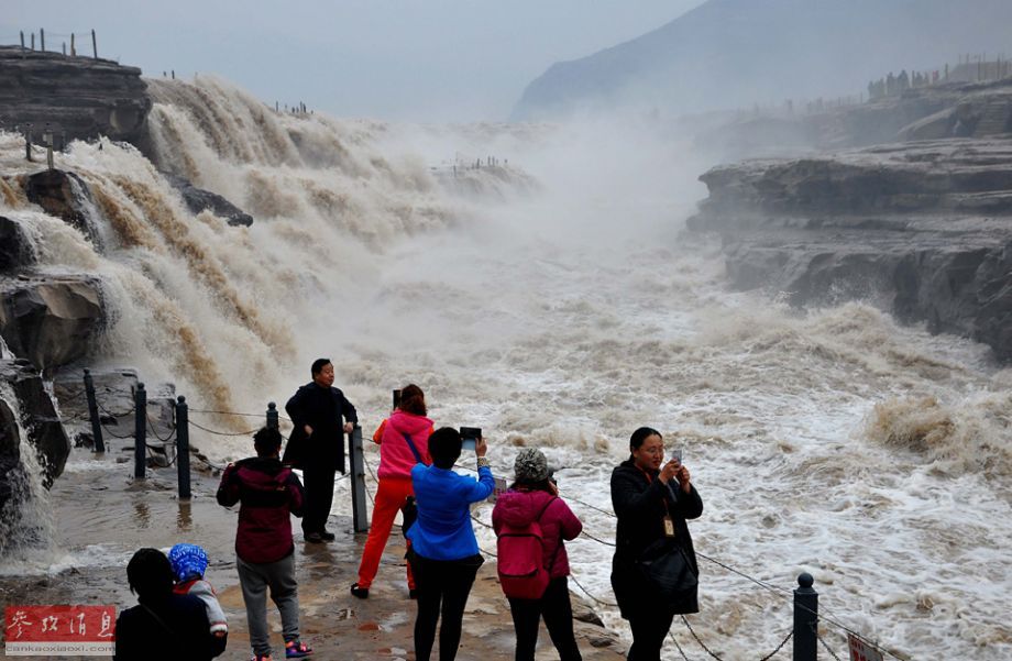 壺口瀑布迎“桃花汛” 壺口瀑布迎“桃花汛”