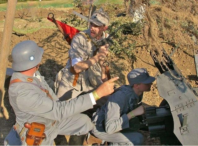 外國軍迷扮演中國抗戰軍人 外國軍迷扮演中國抗戰軍人