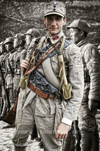 外國軍迷扮演中國抗戰軍人 外國軍迷扮演中國抗戰軍人