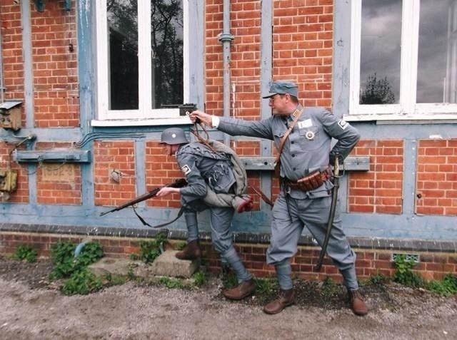 外國軍迷扮演中國抗戰軍人 外國軍迷扮演中國抗戰軍人