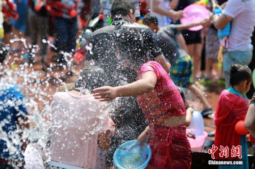 西雙版納萬人歡度潑水節 西雙版納萬人歡度潑水節