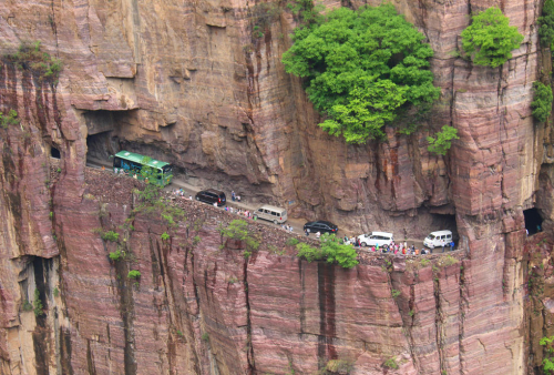 河南“絕壁長廊”堵車 河南“絕壁長廊”堵車
