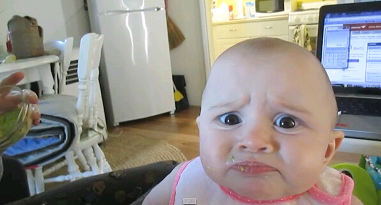 外國寶寶初嘗鱷梨表情萌翻網友 外國寶寶初嘗鱷梨表情萌翻網友