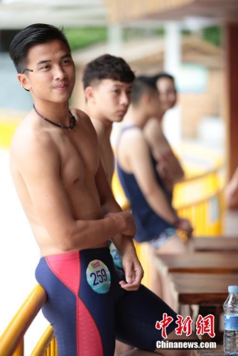 學(xué)生參加校花校草大賽 穿比基尼秀身材 學(xué)生參加校花校草大賽 穿比基尼秀身材