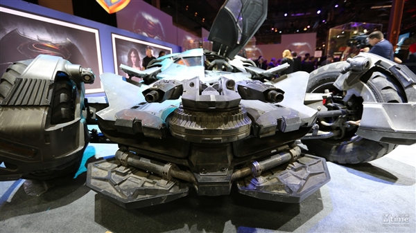《蝙蝠俠大戰超人》新款戰車 《蝙蝠俠大戰超人》新款戰車