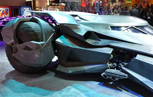 《蝙蝠俠大戰超人》新款戰車 《蝙蝠俠大戰超人》新款戰車