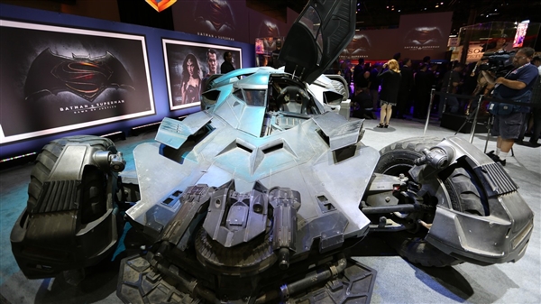《蝙蝠俠大戰超人》新款戰車 《蝙蝠俠大戰超人》新款戰車