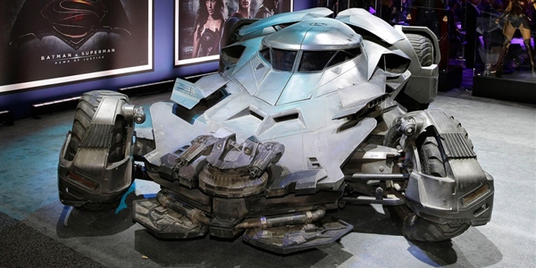 《蝙蝠俠大戰超人》新款戰車 《蝙蝠俠大戰超人》新款戰車