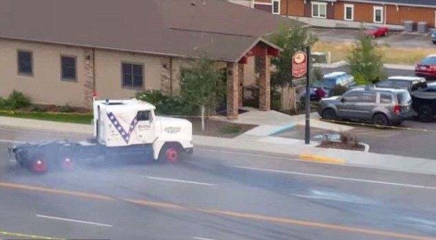 男子駕卡車(chē)飛越51米鴻溝刷新世界紀(jì)錄 男子駕卡車(chē)飛越51米鴻溝刷新世界紀(jì)錄