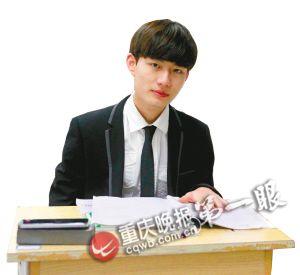 穿上正裝的女生更優雅成熟了;男生常常被女生夸獎長得帥。 穿上正裝的女生更優雅成熟了;男生常常被女生夸獎長得帥。