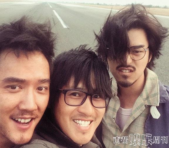 工地生活三人行。 工地生活三人行。