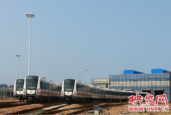 選擇地鐵出行,已經(jīng)是不少鄭州市民的首選 選擇地鐵出行,已經(jīng)是不少鄭州市民的首選