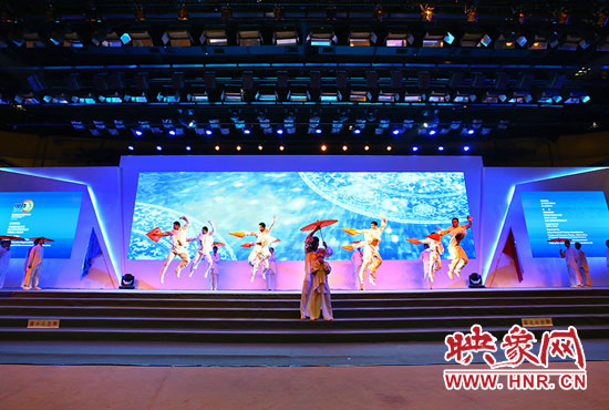 現場表演。