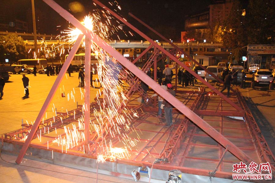 拆除現(xiàn)場。 拆除現(xiàn)場。