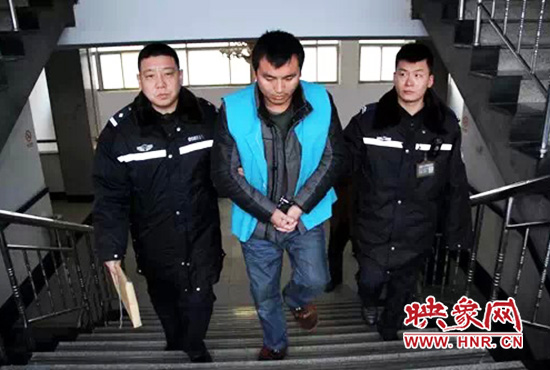 警方已經(jīng)將肇事嫌疑人控制。 警方已經(jīng)將肇事嫌疑人控制。