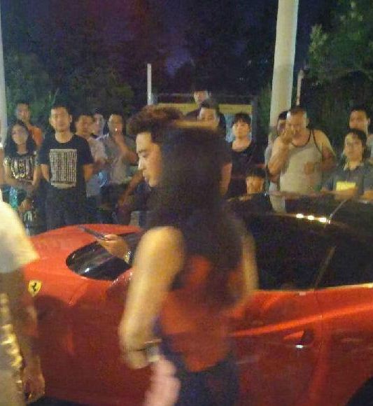 “法拉利飆車襲警”案 當(dāng)事人已被刑拘 “法拉利飆車襲警”案 當(dāng)事人已被刑拘