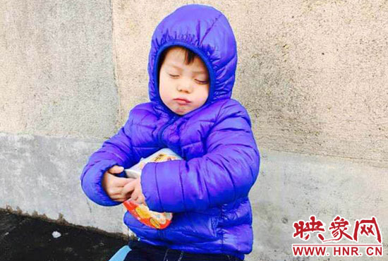 5歲娃冰天雪地睡著。 5歲娃冰天雪地睡著。