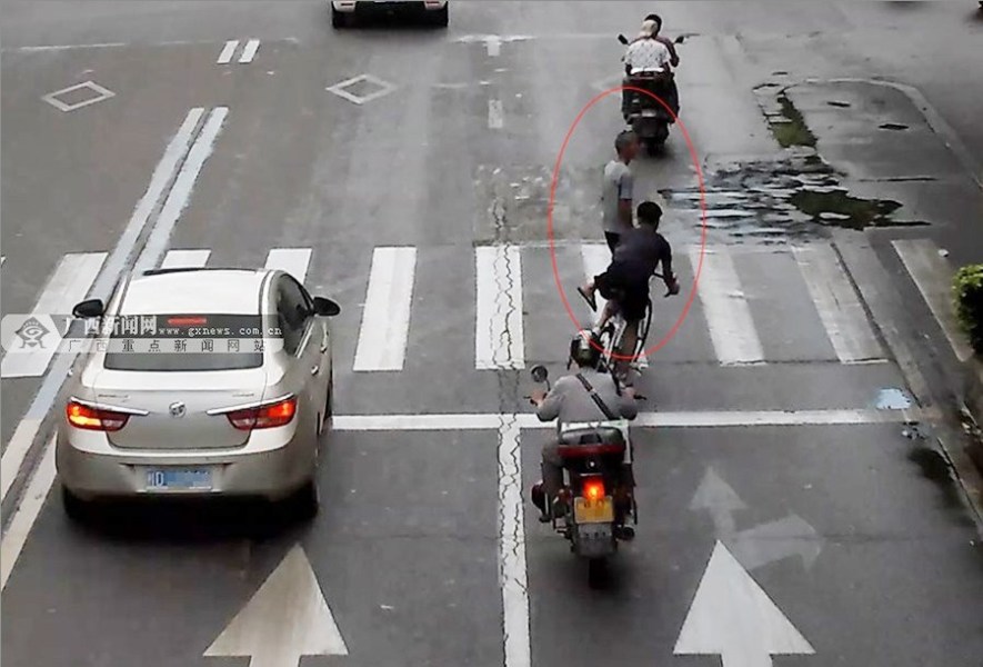 少年騎車撞人致死逃逸 兩天后投案自首\ 少年騎車撞人致死逃逸 兩天后投案自首\