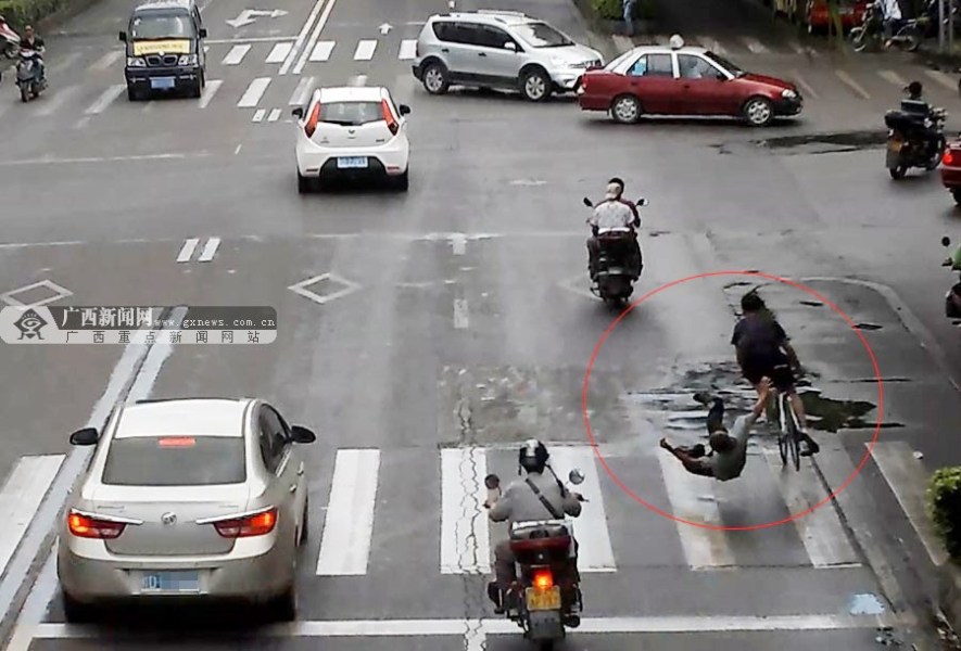 少年騎車撞人致死逃逸 兩天后投案自首 少年騎車撞人致死逃逸 兩天后投案自首