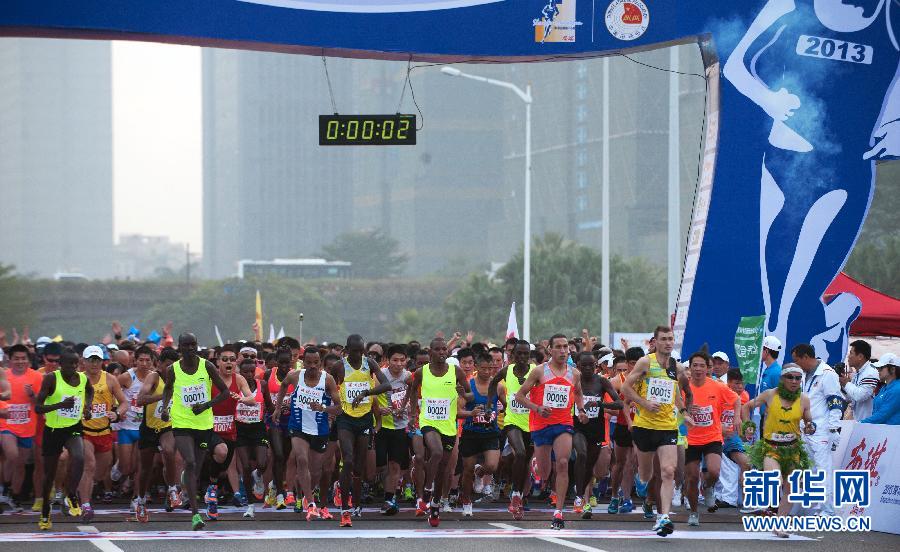 12月8日,選手們從起點出發(fā)。 12月8日,選手們從起點出發(fā)。