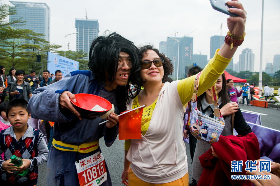 選手奇裝異服引人注目 選手奇裝異服引人注目