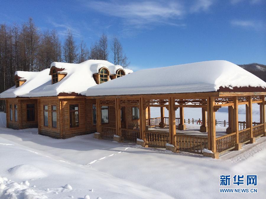 圖為穗豐園里的實木亭子(2013年12月8日攝)。 圖為穗豐園里的實木亭子(2013年12月8日攝)。