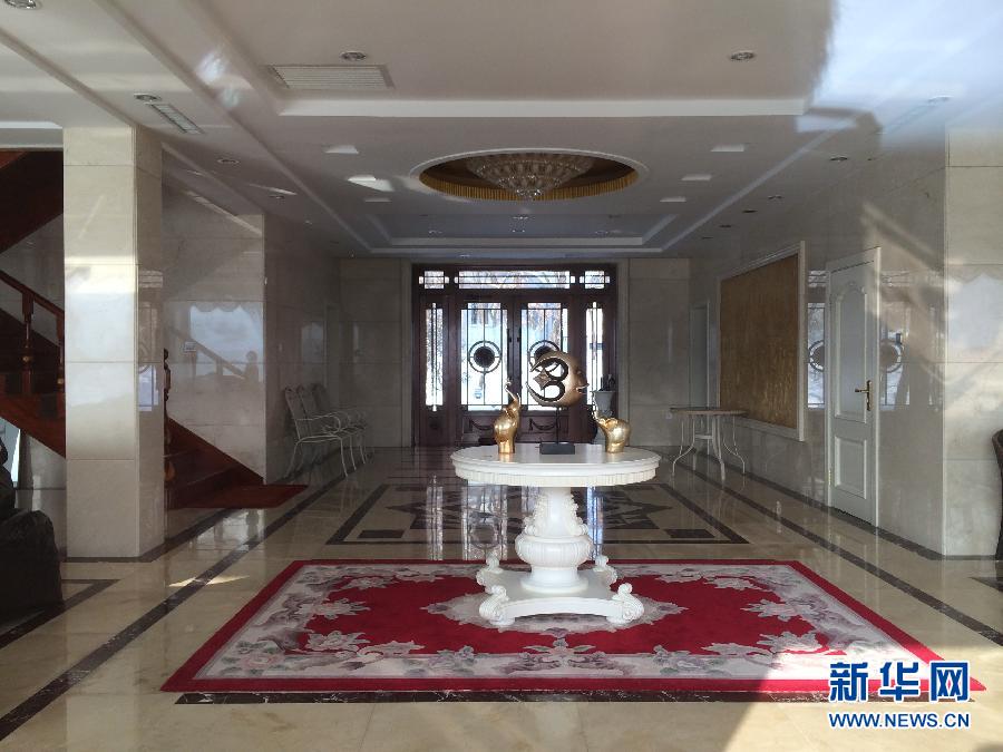 麗日山莊里的別墅大廳(2013年12月9日攝)。 麗日山莊里的別墅大廳(2013年12月9日攝)。