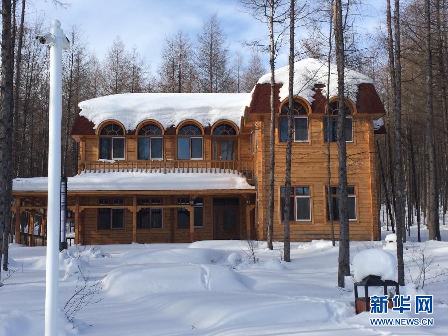 穗豐園里的高檔木制別墅(2013年12月8日攝)。新華社記者程子龍攝 穗豐園里的高檔木制別墅(2013年12月8日攝)。新華社記者程子龍攝