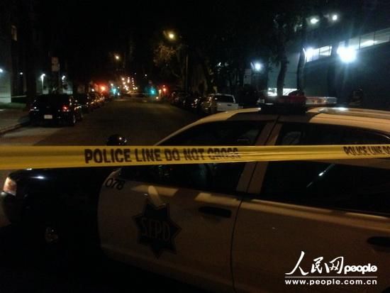 縱火案件發生在1月1日晚9時25分,舊金山當地警方和消防員幾分鐘內趕到事故現場,并迅速撲滅了火情。記者1日晚趕到現場時,領館正門所在區域已經被警察封鎖。 縱火案件發生在1月1日晚9時25分,舊金山當地警方和消防員幾分鐘內趕到事故現場,并迅速撲滅了火情。記者1日晚趕到現場時,領館正門所在區域已經被警察封鎖。