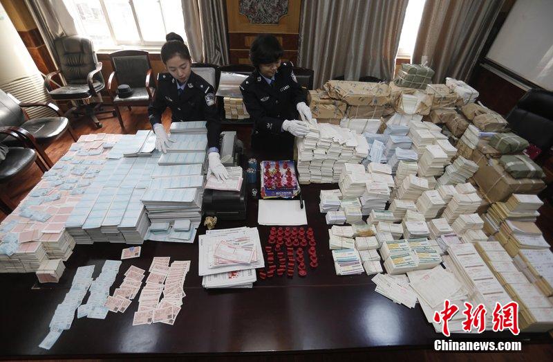 武漢破獲制販假火車票案 查獲高仿真假車票百萬余張 武漢破獲制販假火車票案 查獲高仿真假車票百萬余張