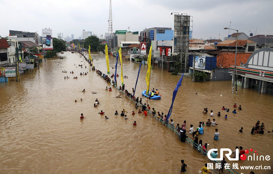 印尼首都雅加達(dá)暴雨成災(zāi) 數(shù)千人緊急疏散 印尼首都雅加達(dá)暴雨成災(zāi) 數(shù)千人緊急疏散