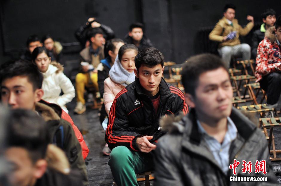 中央戲劇學院開考 帥哥靚女冒雪趕考 中央戲劇學院開考 帥哥靚女冒雪趕考