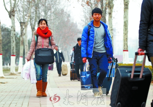 走進熟悉的校園,看到熟悉的笑臉,就這樣懷揣著自信和目標,迎接明天靠近下一站。 走進熟悉的校園,看到熟悉的笑臉,就這樣懷揣著自信和目標,迎接明天靠近下一站。