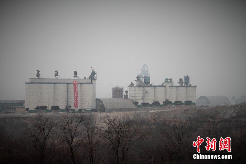 2014年2月17日,石家莊市再次啟動壓減水泥過剩產(chǎn)能、治理大氣污染水泥企業(yè)集中爆破拆除行動。 2014年2月17日,石家莊市再次啟動壓減水泥過剩產(chǎn)能、治理大氣污染水泥企業(yè)集中爆破拆除行動。