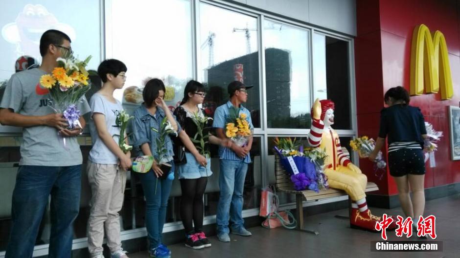 山東招遠民眾自發悼念“5·28”受害者 山東招遠民眾自發悼念“5·28”受害者