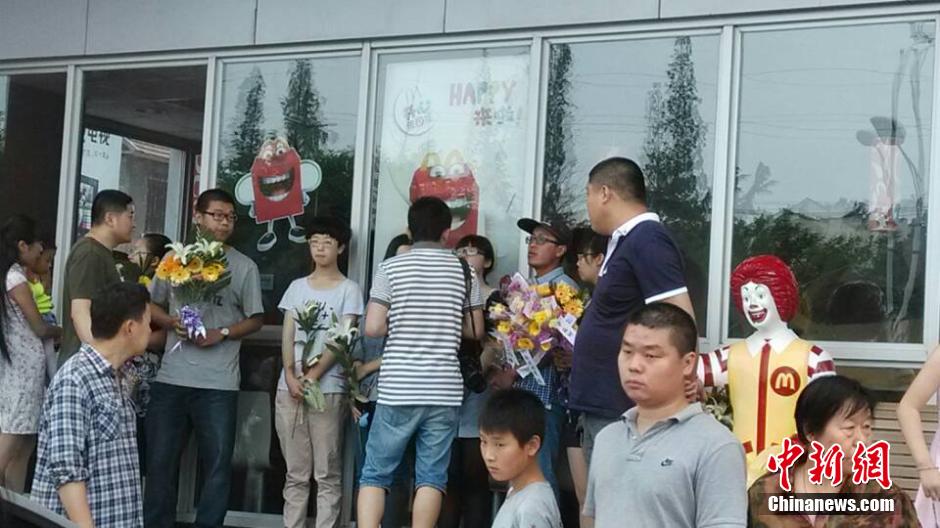 山東招遠民眾自發悼念“5·28”受害者 山東招遠民眾自發悼念“5·28”受害者