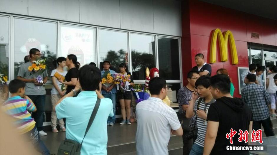 山東招遠民眾自發悼念“5·28”受害者 山東招遠民眾自發悼念“5·28”受害者