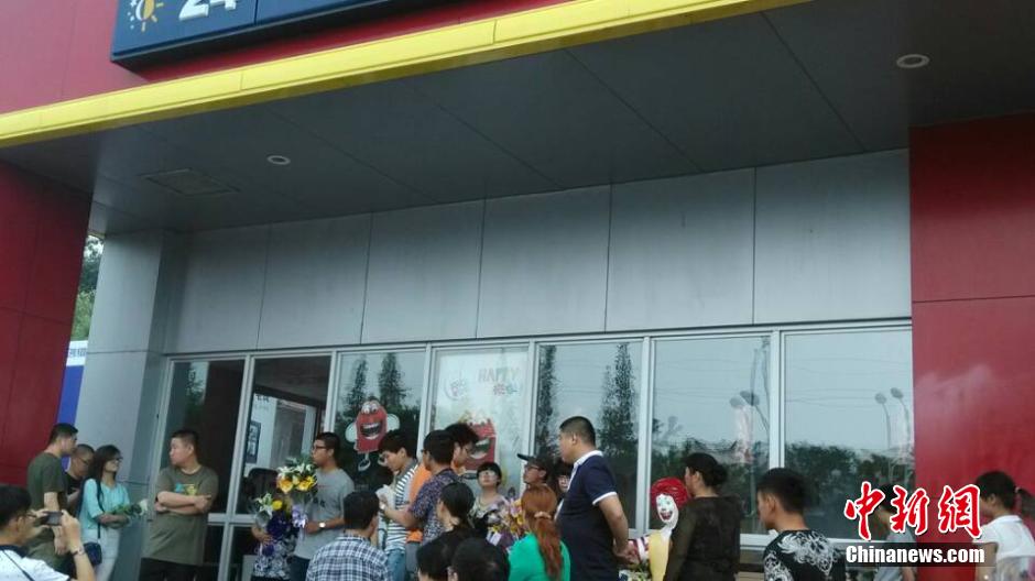 山東招遠民眾自發悼念“5·28”受害者 山東招遠民眾自發悼念“5·28”受害者