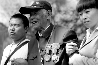 中國遠征軍老兵來參加活動。