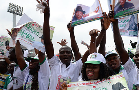 11日,喬納森總統的支持者在集會現場。 11日,喬納森總統的支持者在集會現場。