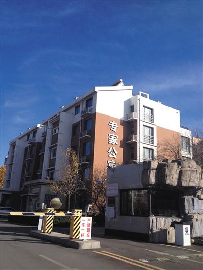 馬超群母親張桂英的一處房產(chǎn),位于秦皇島開(kāi)發(fā)區(qū)專家公寓內(nèi),該房產(chǎn)為馬家巨款、黃金藏匿處。 馬超群母親張桂英的一處房產(chǎn),位于秦皇島開(kāi)發(fā)區(qū)專家公寓內(nèi),該房產(chǎn)為馬家巨款、黃金藏匿處。