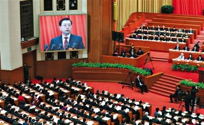 十二屆全國人大三次會議舉行第二次全體會議,全國人大常委會委員長張德江作全國人大常委會工作報告。 十二屆全國人大三次會議舉行第二次全體會議,全國人大常委會委員長張德江作全國人大常委會工作報告。