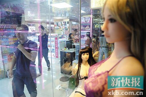 廣東成人用品市場調(diào)查。圖為各地的經(jīng)銷商都會(huì)在此進(jìn)貨。新快報(bào)記者 孫毅/攝 廣東成人用品市場調(diào)查。圖為各地的經(jīng)銷商都會(huì)在此進(jìn)貨。新快報(bào)記者 孫毅/攝
