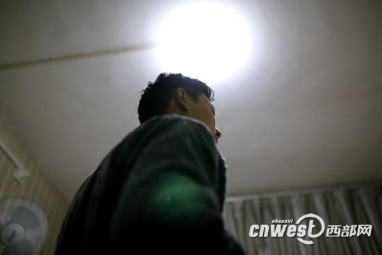 2013年2月份,17歲的林波在陜西省疾控中心拿到HIV確診報告。