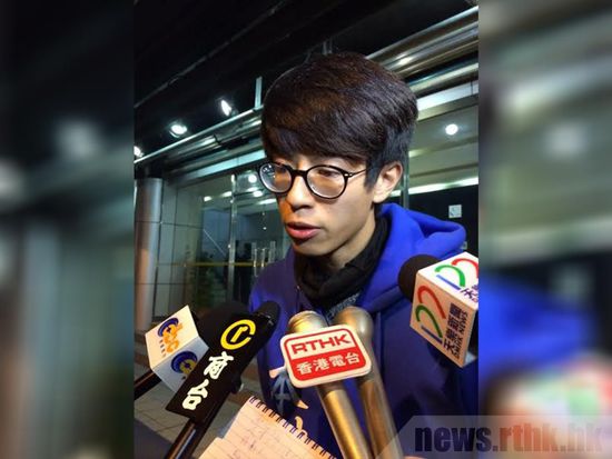 黃臺仰因設想參與旺角暴亂被香港警方拘捕,被指涉嫌參與旺角暴動。 黃臺仰因設想參與旺角暴亂被香港警方拘捕,被指涉嫌參與旺角暴動。